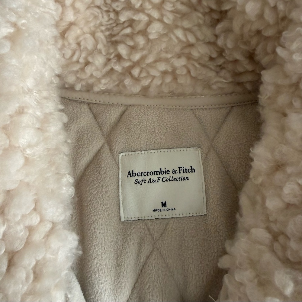 Abercrombie Shearling Vest - Picture 2 of 5